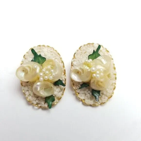 Vintage Cream Color Seashell Cluster Clip On Earrings, Oval Floral Design, Retro - Picture 2 of 6